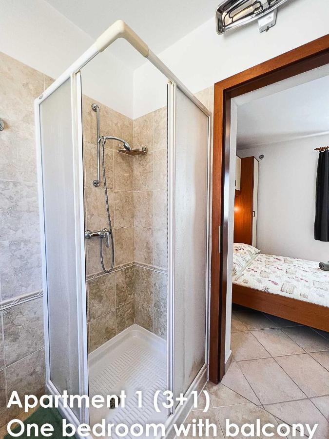 Sunshine Apartments Funtana With Balcony And Sea View Екстериор снимка