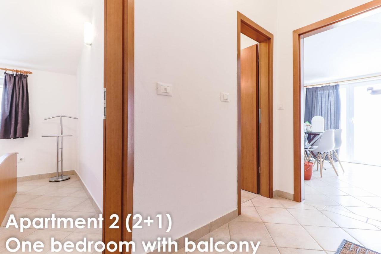 Sunshine Apartments Funtana With Balcony And Sea View Екстериор снимка