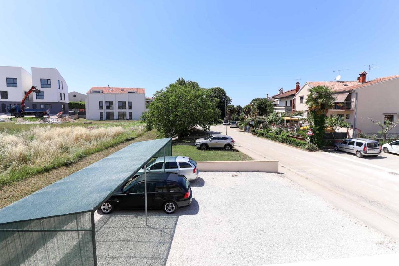 Sunshine Apartments Funtana With Balcony And Sea View Екстериор снимка