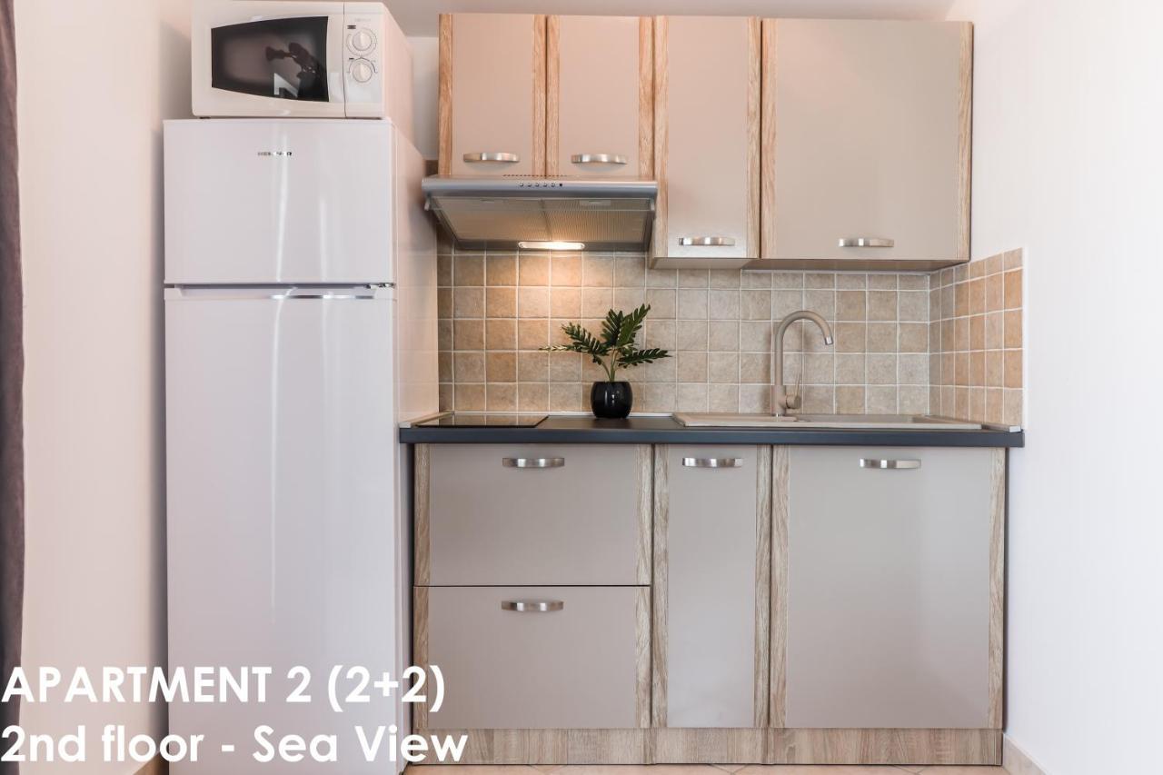 Sunshine Apartments Funtana With Balcony And Sea View Екстериор снимка