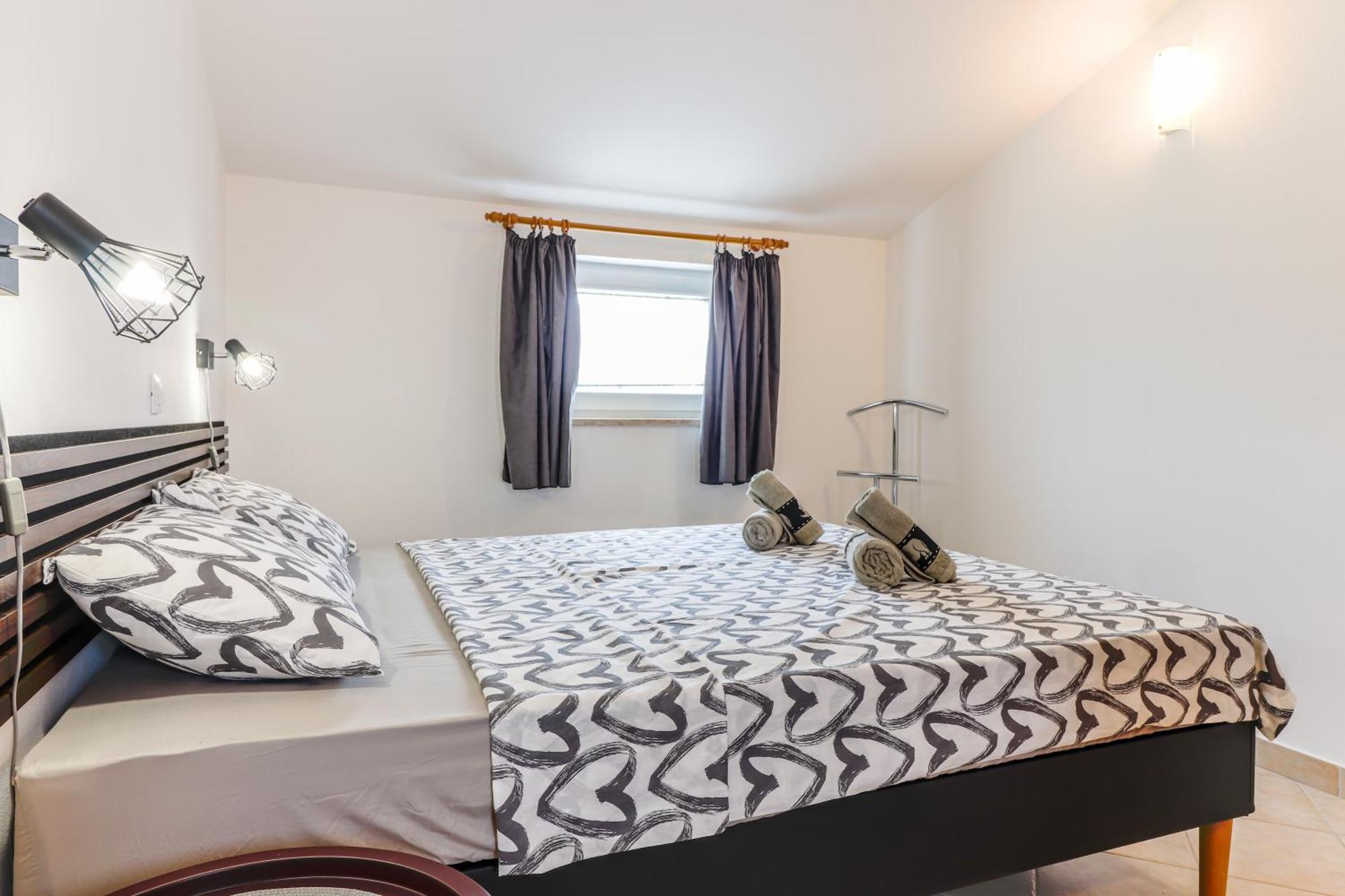 Sunshine Apartments Funtana With Balcony And Sea View Екстериор снимка