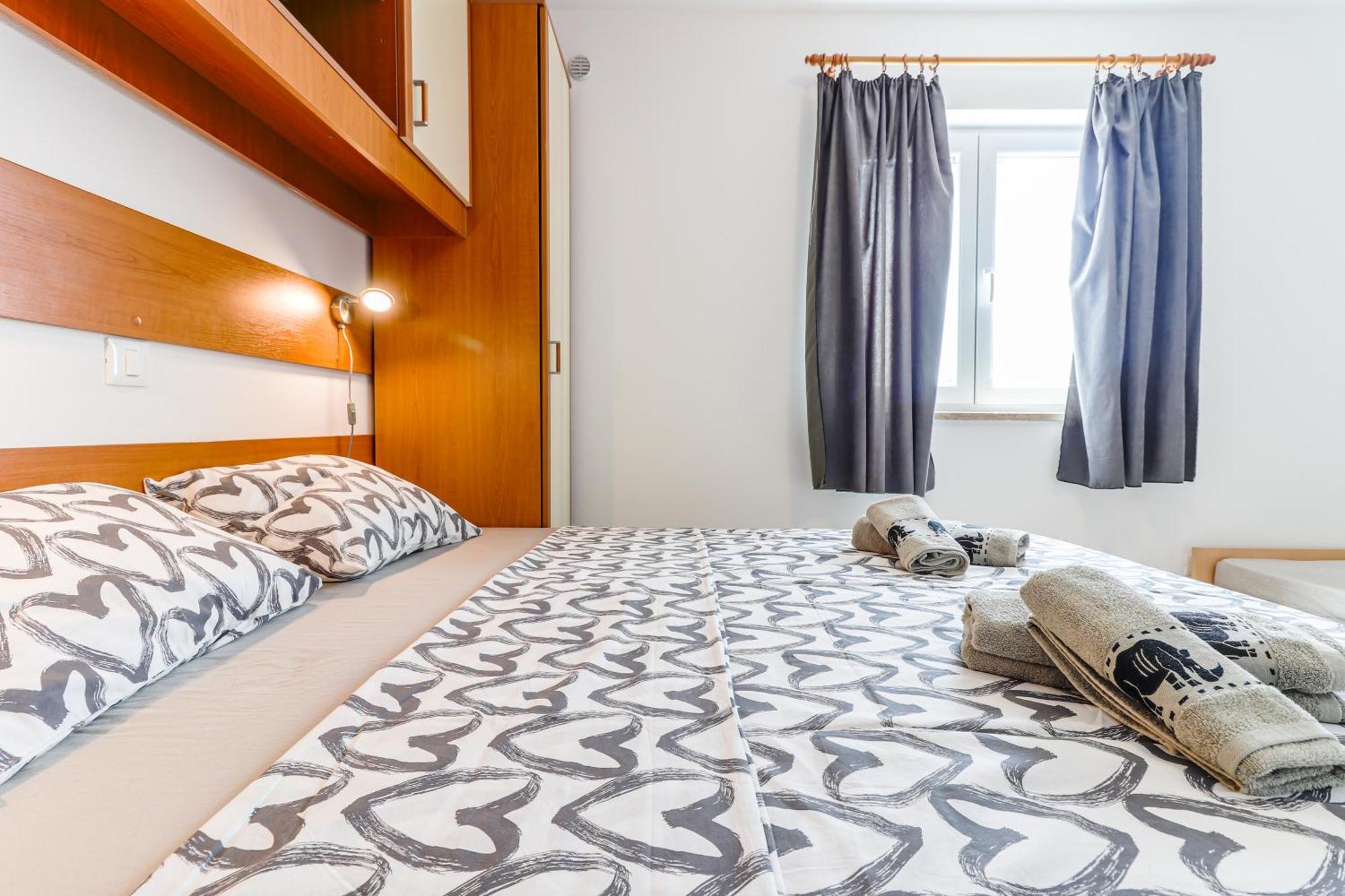Sunshine Apartments Funtana With Balcony And Sea View Екстериор снимка